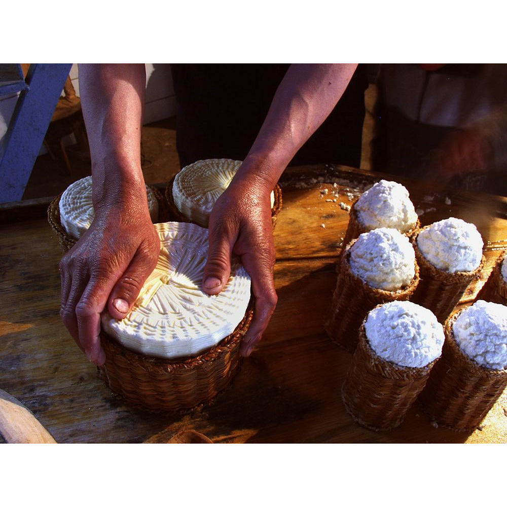 Ricotta Affumicata Casearia Crotonese Chiellino Cotta con Forno a Legna 200/250 gr - Nonna Calabrese.it