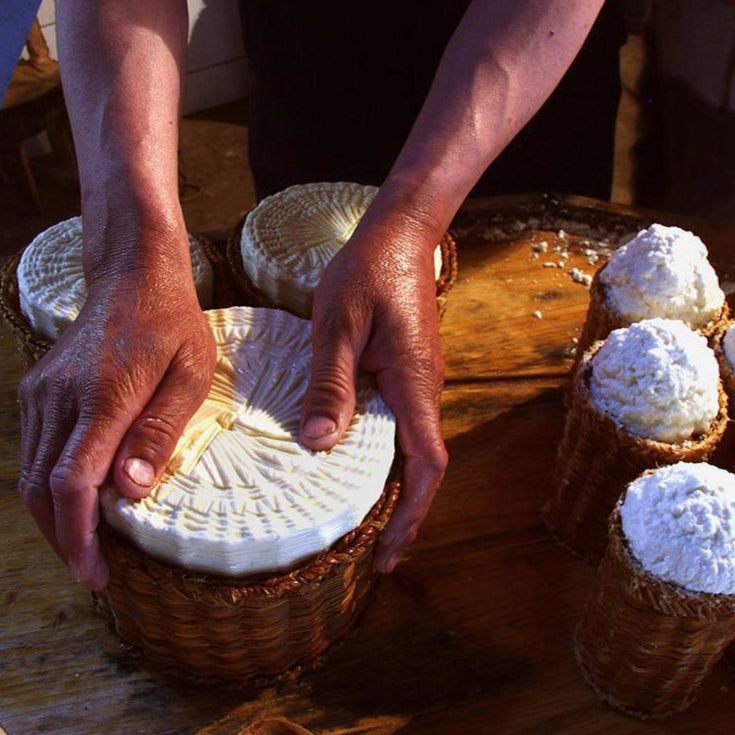 Ricotta Affumicata Casearia Crotonese Chiellino Cotta con Forno a Legna 200/250 gr - Nonna Calabrese.it