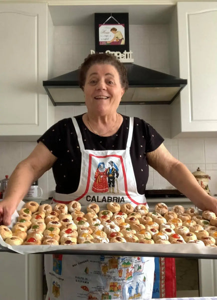 Amaretti Calabresi di Nonna Rosina nonna calabrese